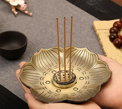 One Flower-Shaped Plum Blossom Metal Incense Burner for Spa, Yoga, Meditation, Home Decoration, Room Decoration, Gifts