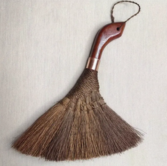 Natural Anti-Static Palm Silk Dusting Brush – High-Quality Wooden Handle Small Broom for Efficient Cleaning